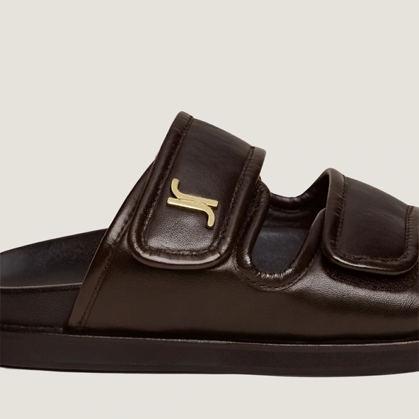 Mules à monogrammes en cuir marron foncé | WIN | Jonak