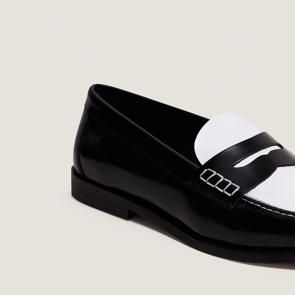 Mocassins à plateau pincé en cuir glacé noir et blanc | AUDELYA | Jonak