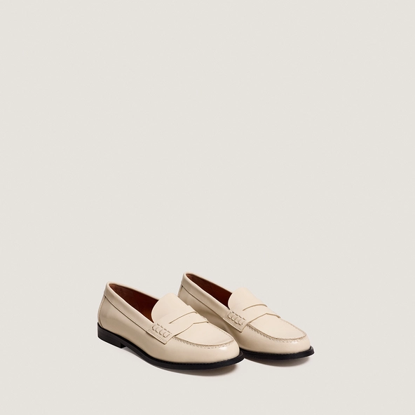 Mocassins &agrave; plateau pinc&eacute; en cuir glac&eacute; &eacute;cru | AUDELYA | Jonak