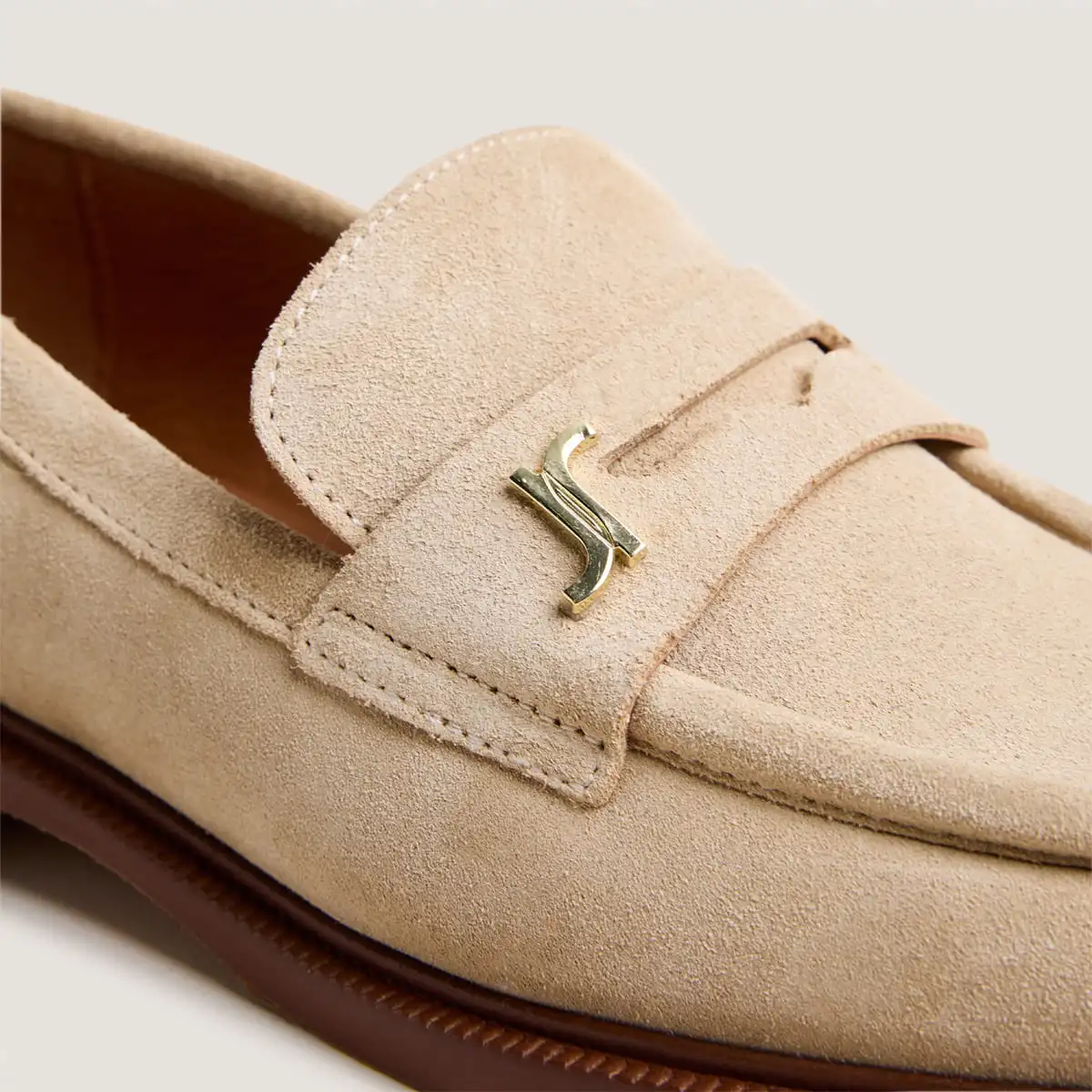 Mocassins à bouts ronds et monogrammes en croûte sable | DUEDI | Jonak