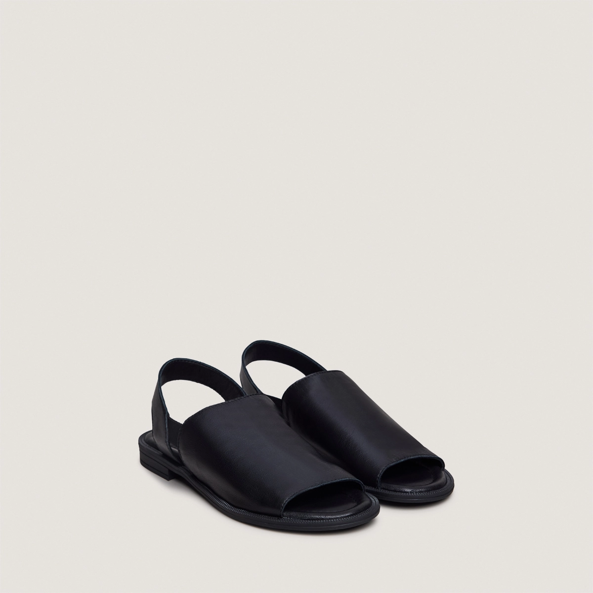 Sandales &agrave; &eacute;lastiques en cuir noir | JESS | Jonak