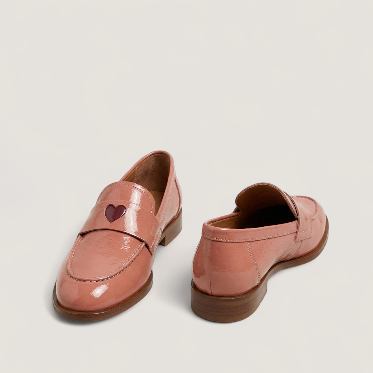 Mocassins &agrave; bouts ronds et c&oelig;urs en vernis pliss&eacute; vieux rose | DONJUAN | Jonak