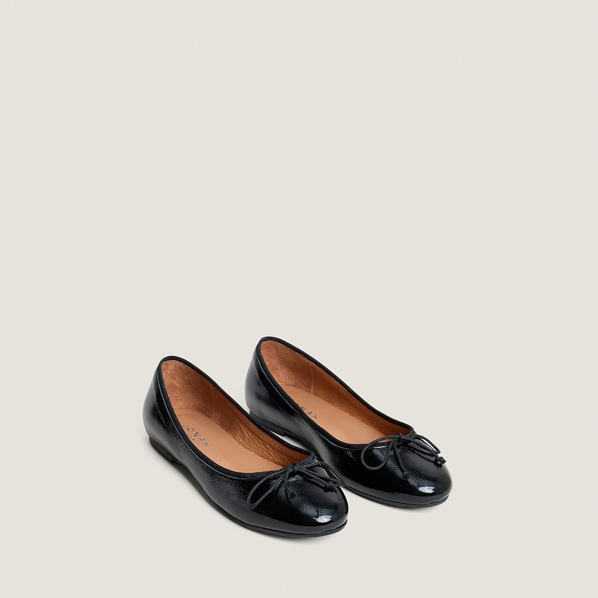 Ballerines à petits lacets en vernis plissé noir | DALLERINE | Jonak