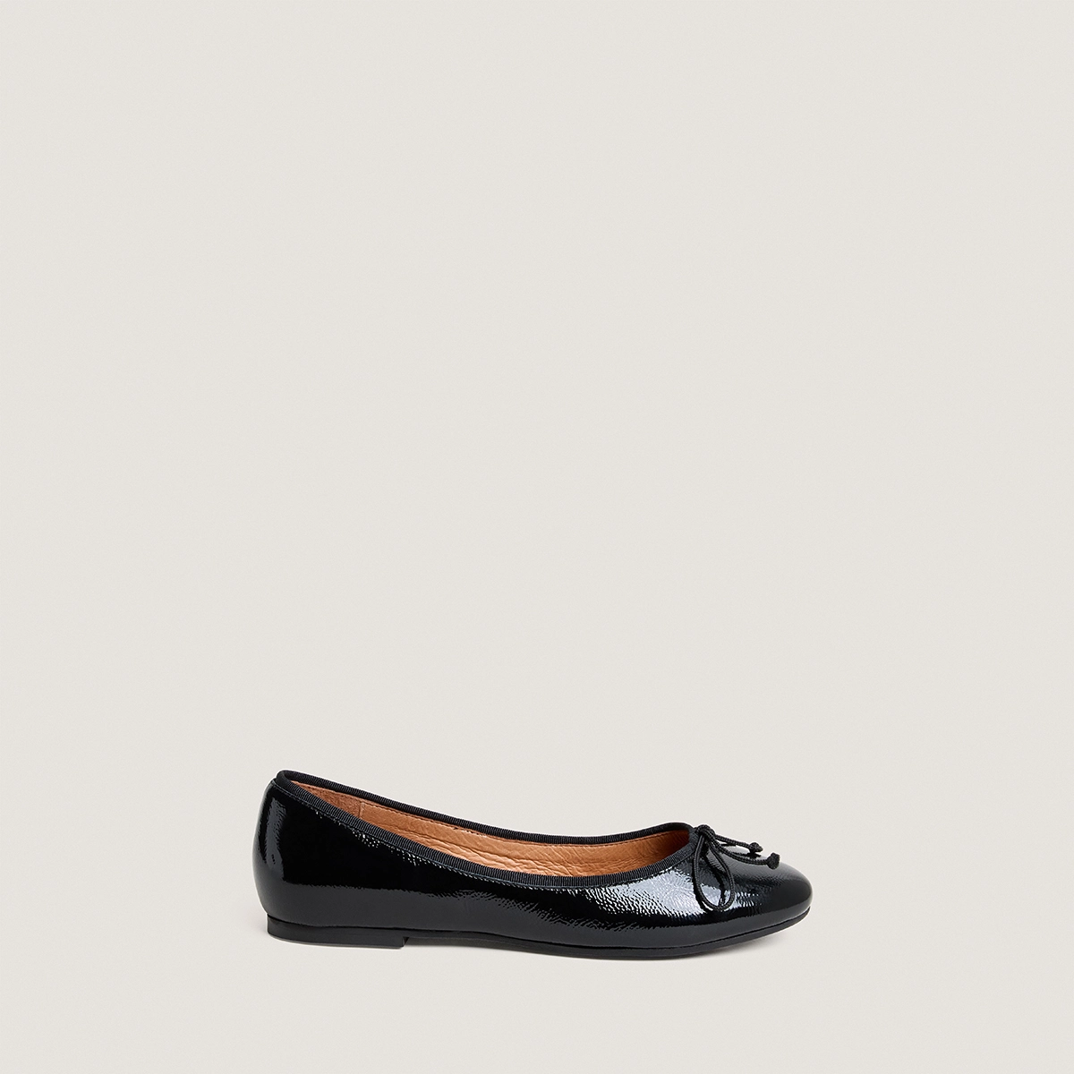 Ballerines à petits lacets en vernis plissé noir | DALLERINE | Jonak