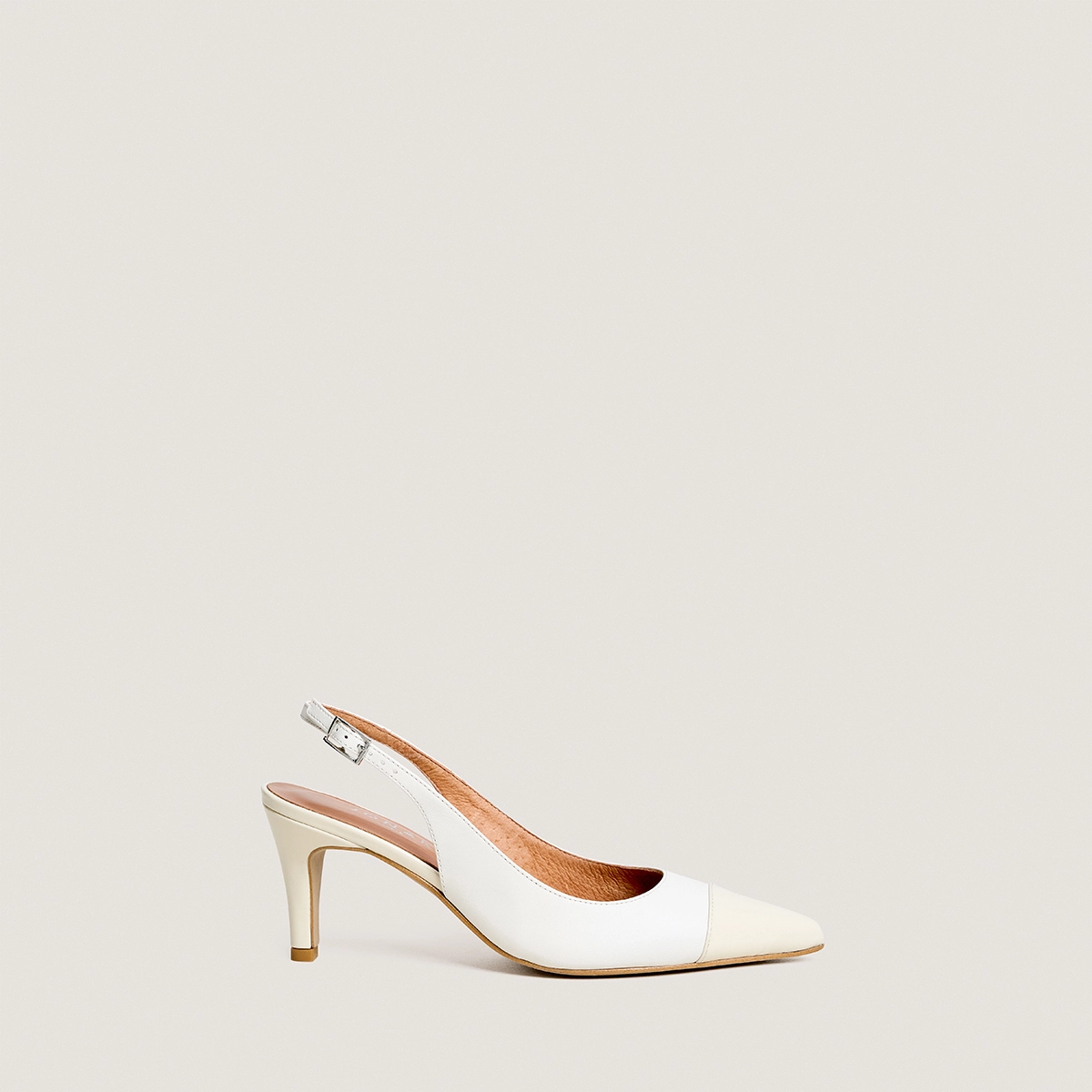 Escarpins slingbacks en cuir et vernis &eacute;crus | DESTELLE | Jonak