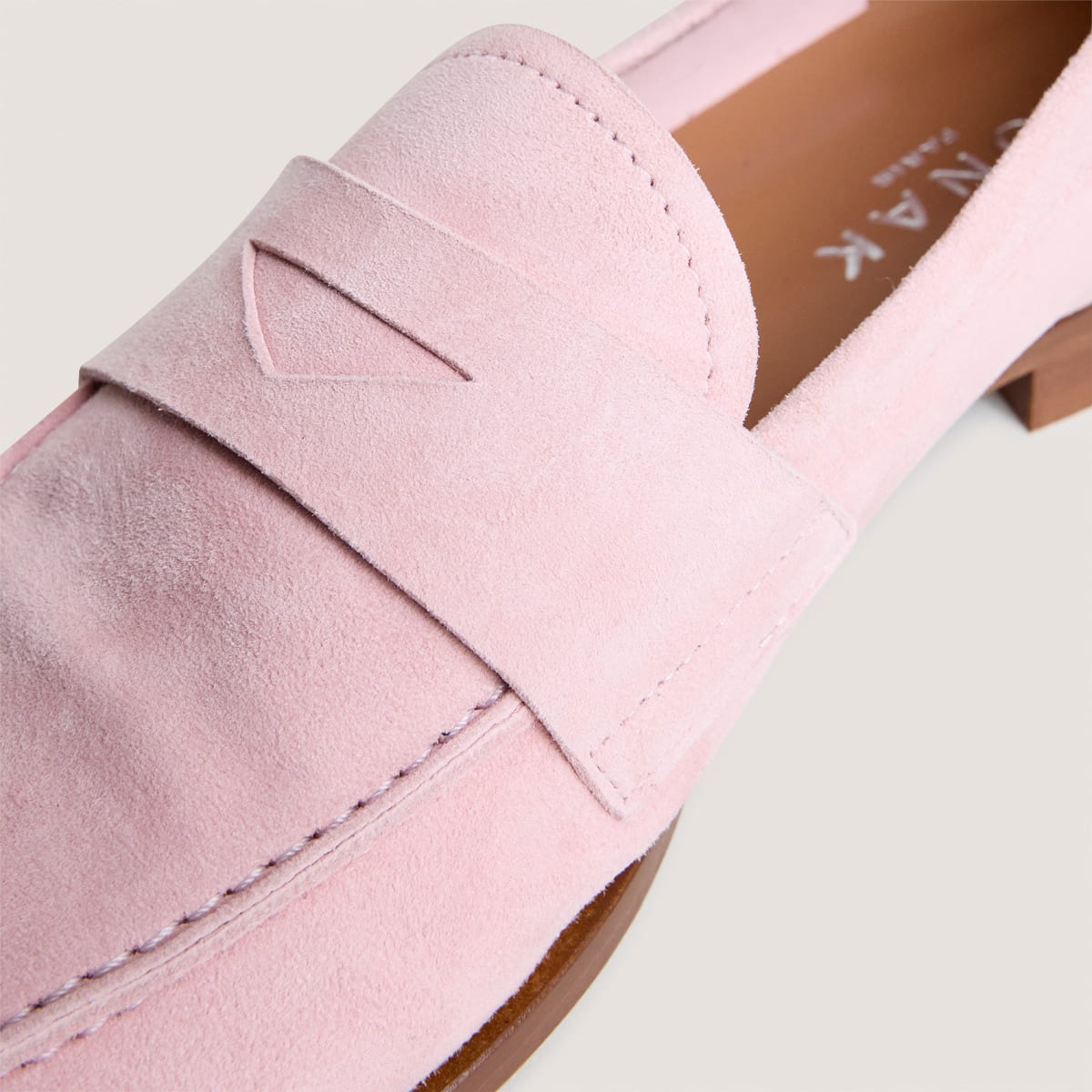 Mocassins &agrave; bouts ronds en velours rose p&eacute;tale | THELMA | Jonak
