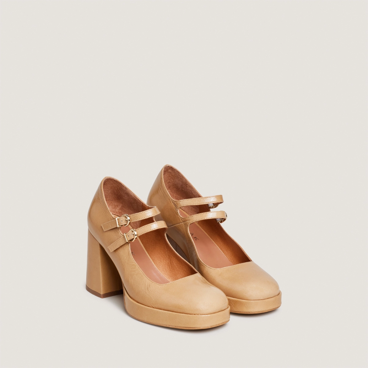 Babies à doubles brides et platerfomes en cuir brillant latte | VERITE | Jonak