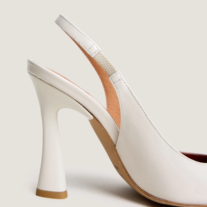 Escarpins slingbacks &agrave; bouts pointus en vernis &eacute;cru | DRESSY | Jonak