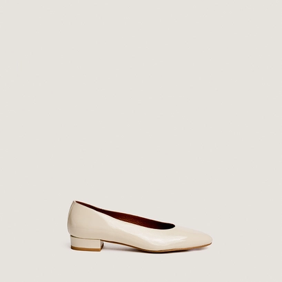 Ballerines &agrave; bouts ovales en vernis pliss&eacute; &eacute;cru | DUA | Jonak