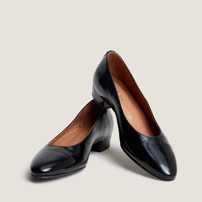 Ballerines &agrave; bouts ovales en vernis pliss&eacute; noir | DUA | Jonak