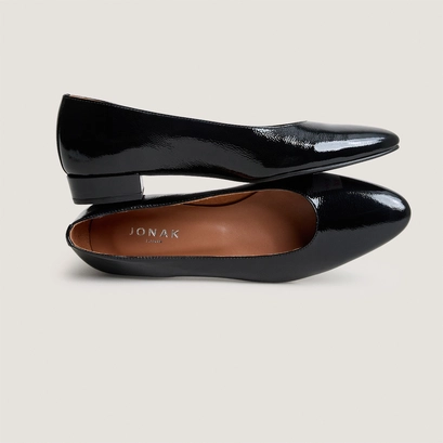 Ballerines &agrave; bouts ovales en vernis pliss&eacute; noir | DUA | Jonak