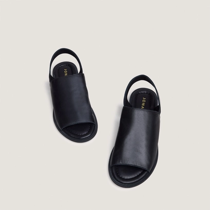 Sandales &agrave; &eacute;lastiques en cuir noir | JESS | Jonak