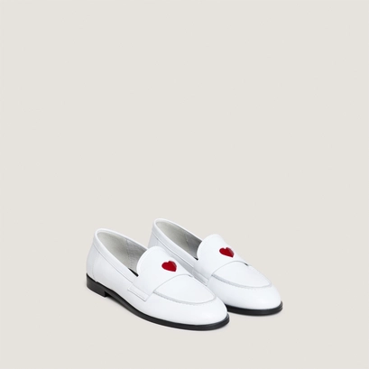 Mocassins à bouts ronds et cœurs blanc