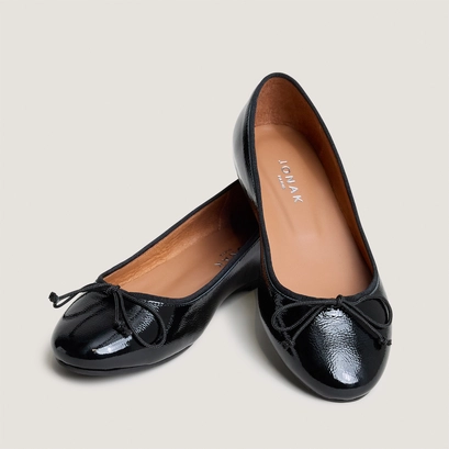 Ballerines &agrave; petits lacets en vernis pliss&eacute; noir | DALLERINE | Jonak