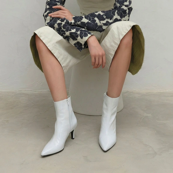 Bottines &agrave; talons fins en vernis pliss&eacute; blanc | DIEMINA | Jonak