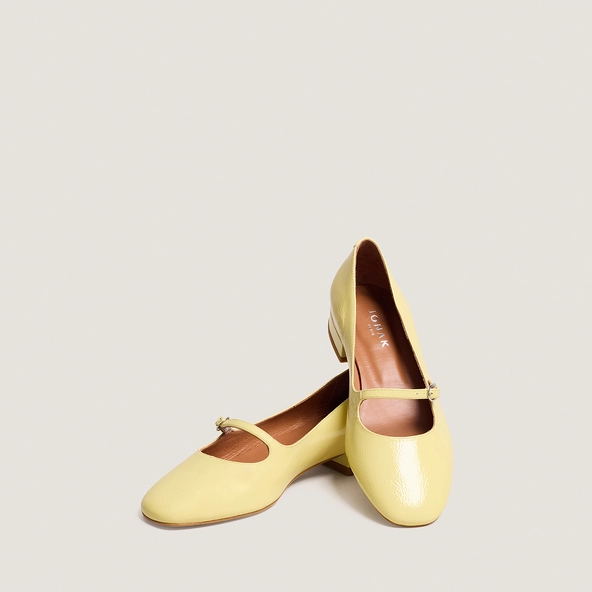 Ballerines &agrave; bouts carr&eacute;s en vernis pliss&eacute; jaune p&acirc;le | DIV | Jonak