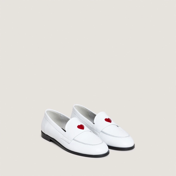 Mocassins à bouts ronds et cœurs en vernis plissé blanc | DONJUAN | Jonak