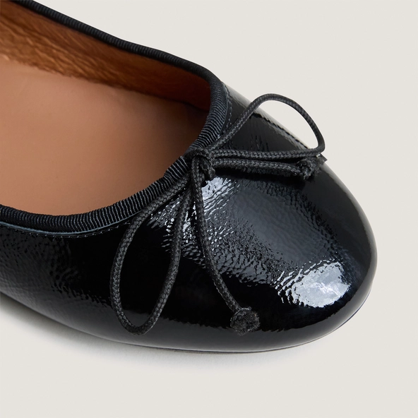 Ballerines à petits lacets en vernis plissé noir | DALLERINE | Jonak