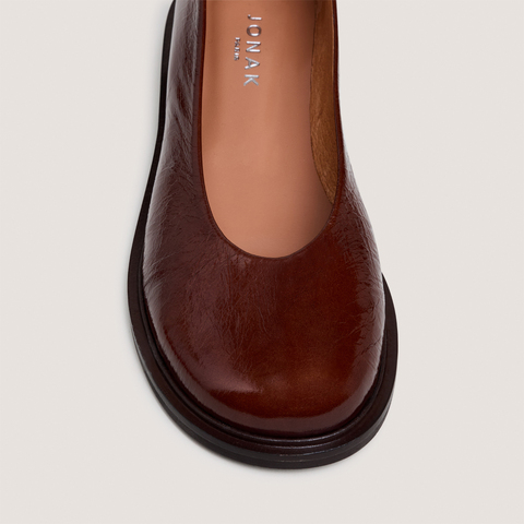 Ballerines &agrave; petits talons et bouts ronds marron