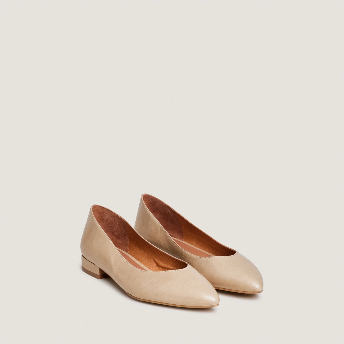 Ballerines à bouts pointus en cuir vieilli greige | VENDY | Jonak