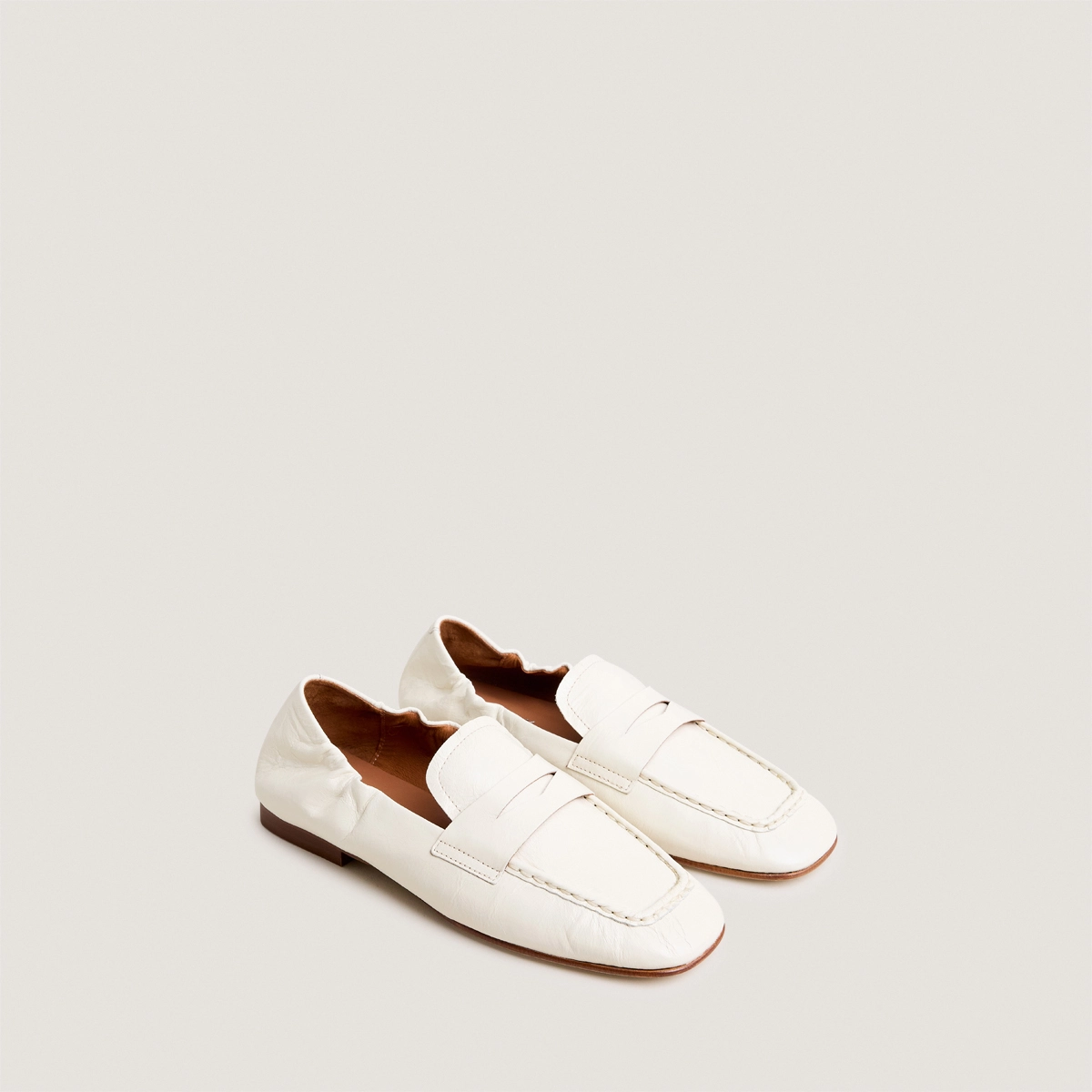 Mocassins à bouts carrés en cuir vieilli écru | DINEO | Jonak