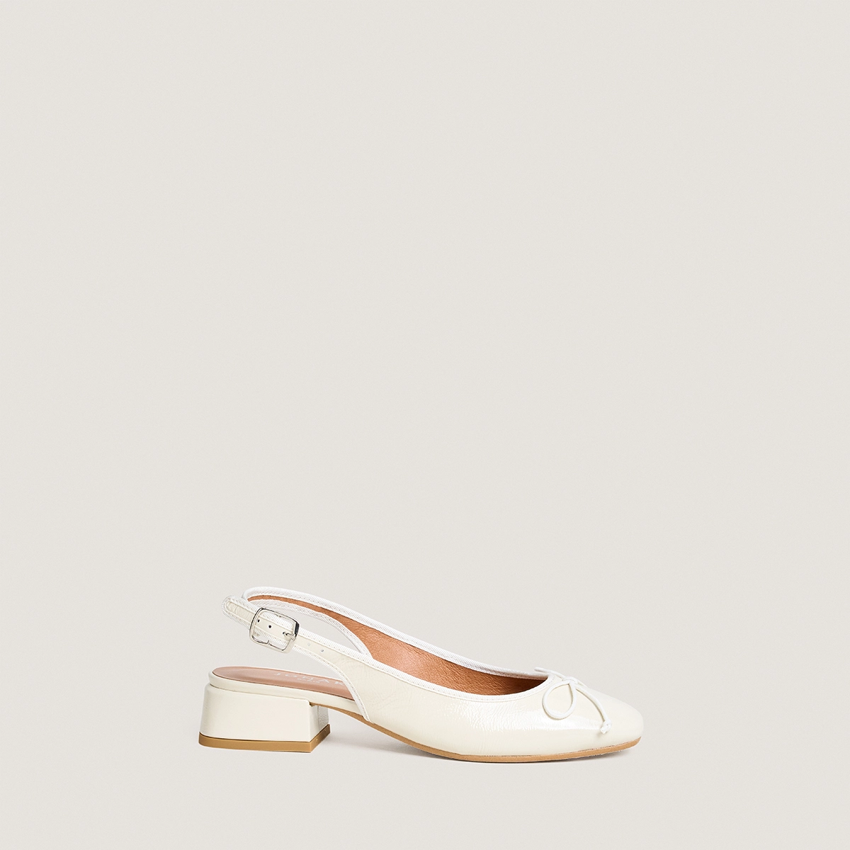 Ballerines slingbacks en vernis pliss&eacute; &eacute;cru | DYBILO | Jonak