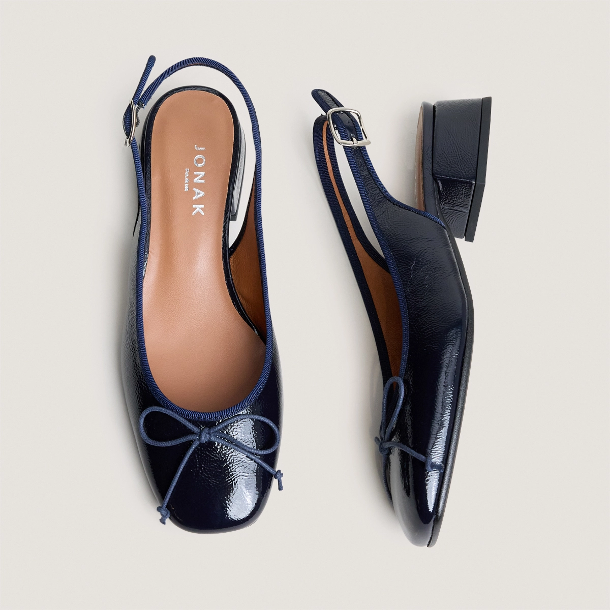 Ballerines slingbacks en vernis pliss&eacute; marine | DYBILO | Jonak