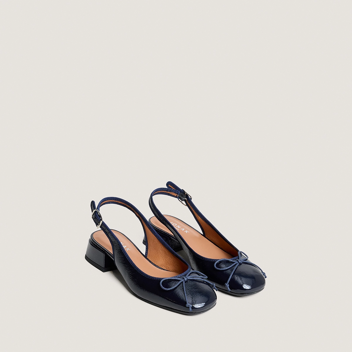 Ballerines slingbacks en vernis pliss&eacute; marine | DYBILO | Jonak