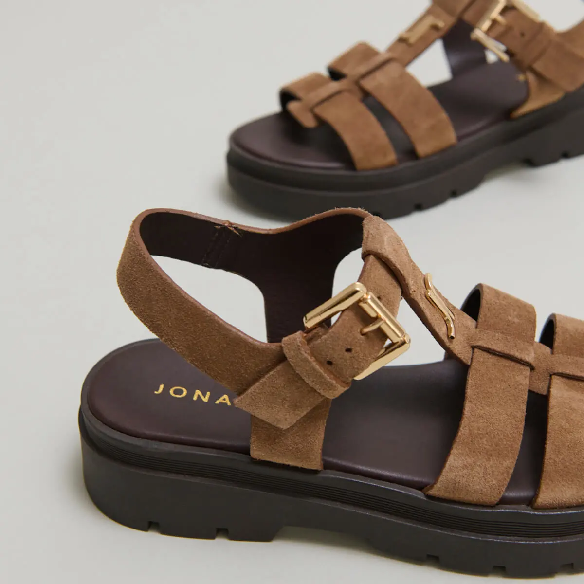 Sandales à plateformes et monogrammes en croûte taupe | LIVERPOOL | Jonak