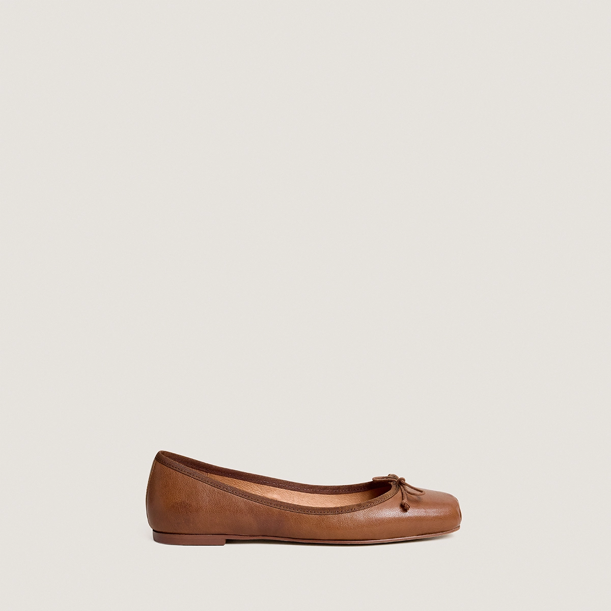 Ballerines à bouts carrés et lacets en cuir noisette | DOMINE | Jonak