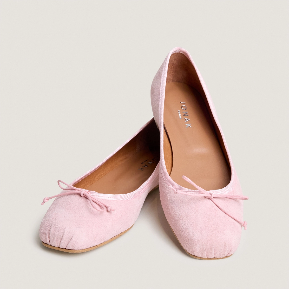 Ballerines à bouts carrés et lacets en velours rose pâle | DOMINE | Jonak