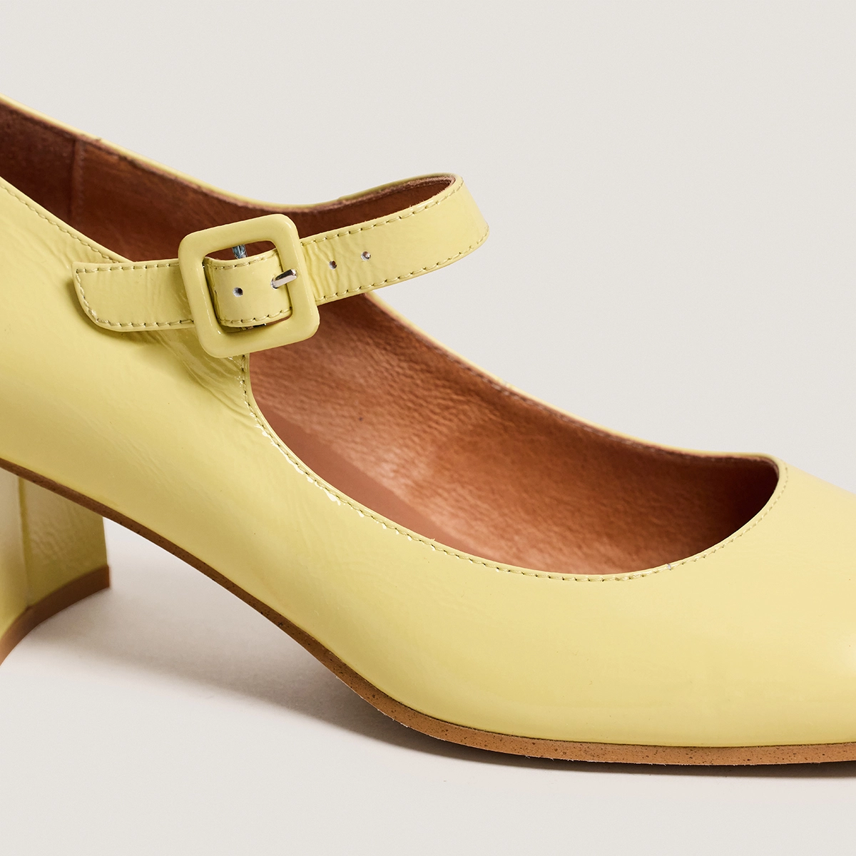 Babies à talons en vernis plissé jaune pâle | DITTUS | Jonak