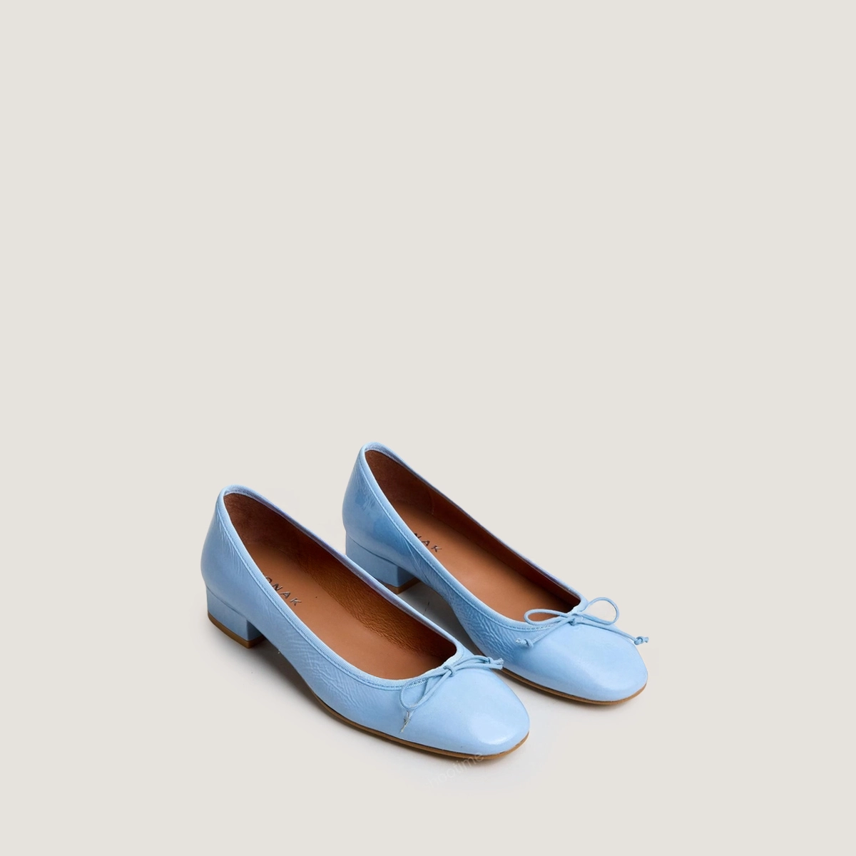 Ballerines à talons en vernis plissé bleu ciel | DADOU | Jonak