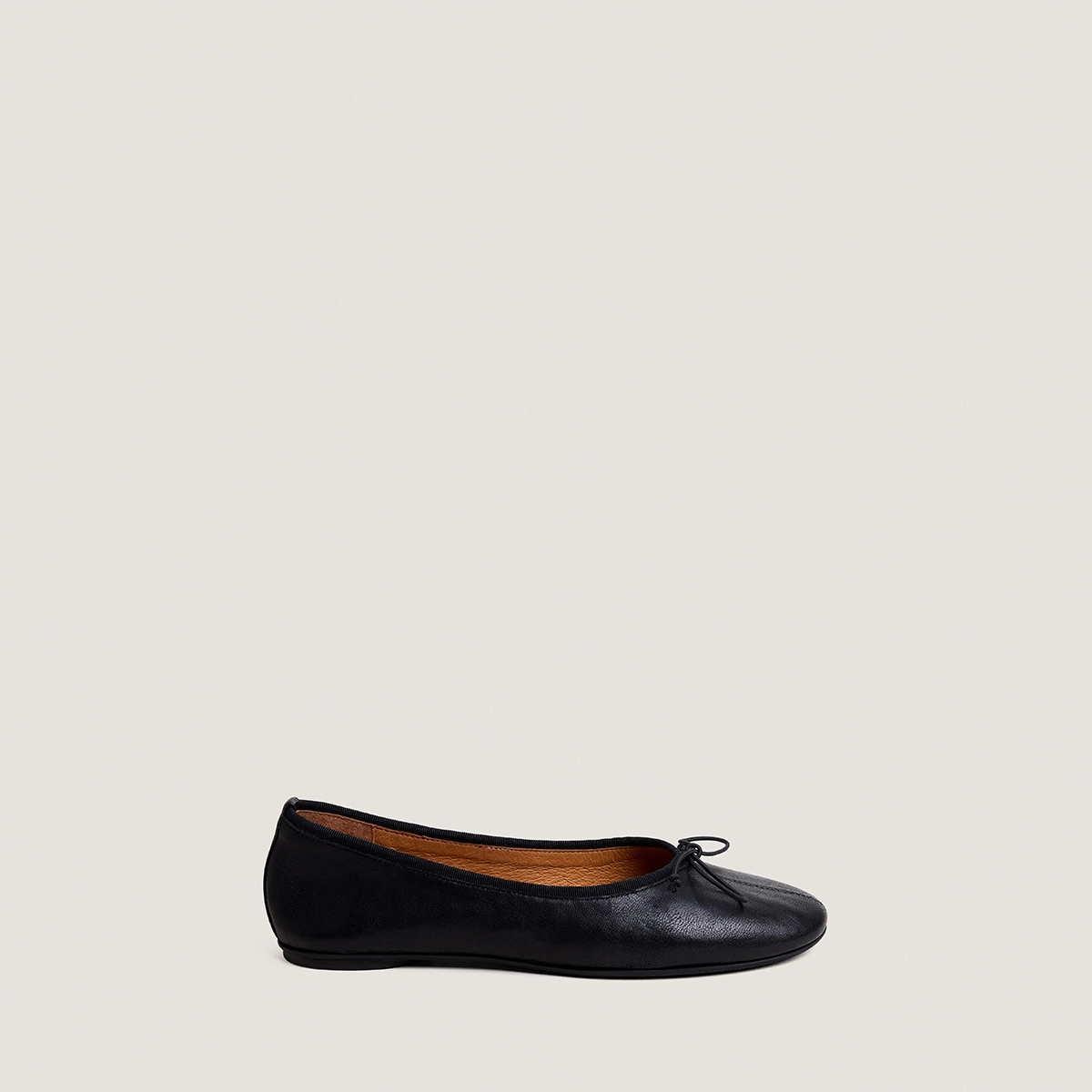 Ballerines à petits lacets en cuir noir | DALLETTE | Jonak