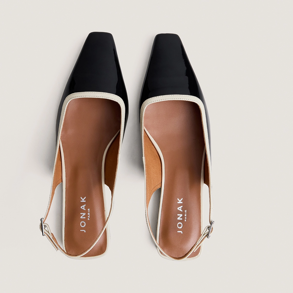 Ballerines slingbacks à bouts pointus en vernis noir et écru noir | DAXUS | Jonak
