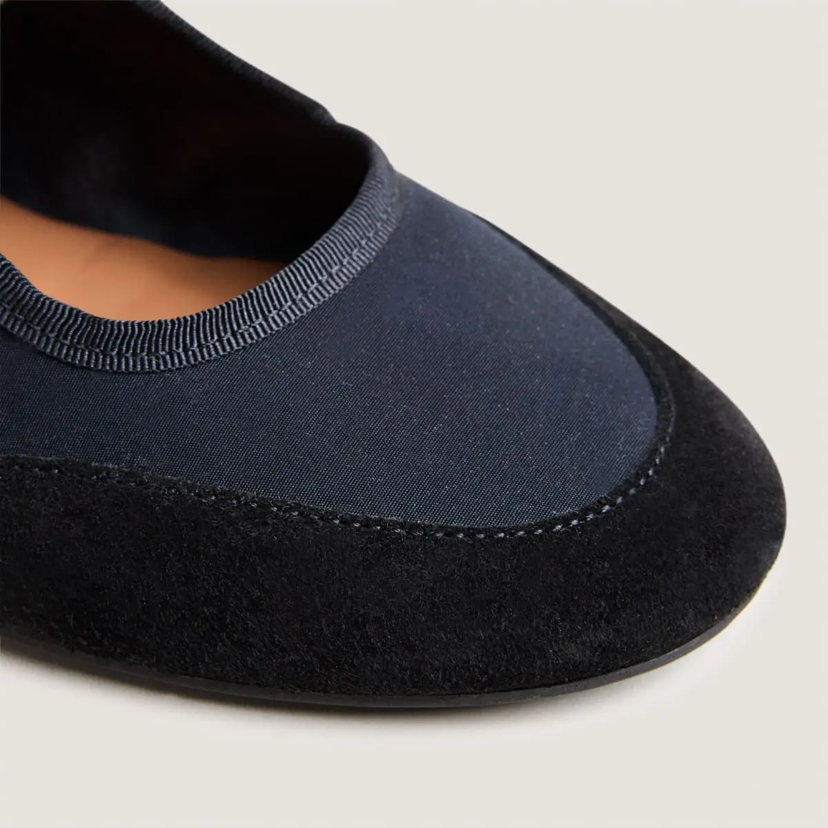 Ballerines à lacets en croûte noire et textile noir | DEMAIN | Jonak
