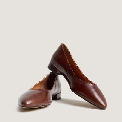 Ballerines &agrave; bouts pointus en cuir vieilli brun | VENDY | Jonak