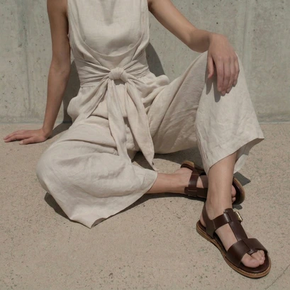 Sandales ajustables &agrave; grosses boucles en cuir brun rouge | ACCOCA | Jonak