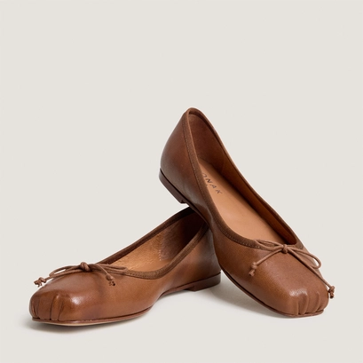 Ballerines &agrave; bouts carr&eacute;s et lacets en cuir noisette | DOMINE | Jonak