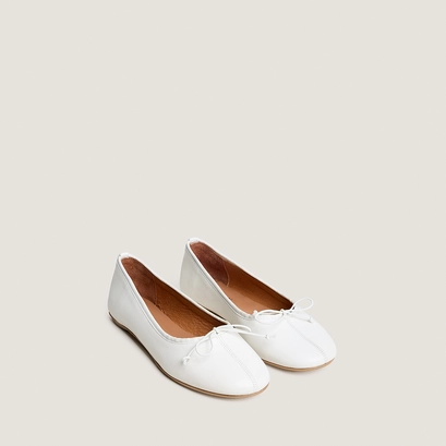 Ballerines &agrave; petits lacets en cuir &eacute;cru | DALLETTE