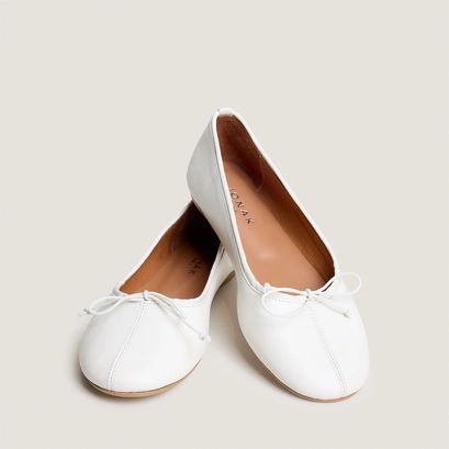 Ballerines &agrave; petits lacets en cuir &eacute;cru | DALLETTE