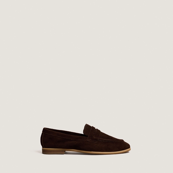Mocassins à talons plats et bouts arrondis en velours marron | ACA | Jonak