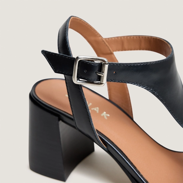 Sandales &agrave; hauts talons lamell&eacute;s en cuir noir | VODKA | Jonak