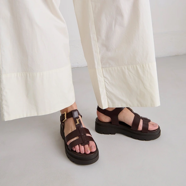 Sandales à plateformes et monogrammes en cuir marron | LIVERPOOL | Jonak