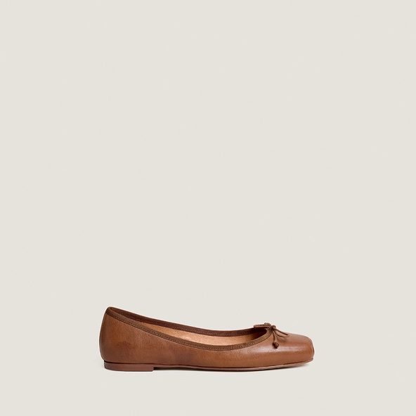 Ballerines à bouts carrés et lacets en cuir noisette | DOMINE | Jonak