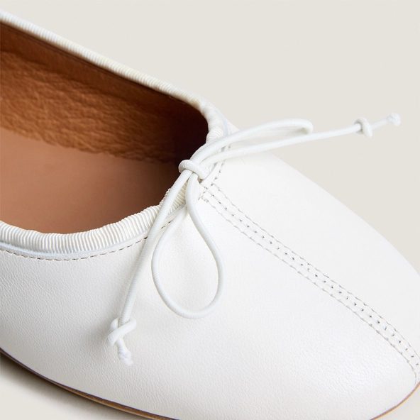 Ballerines à petits lacets en cuir écru | DALLETTE | Jonak
