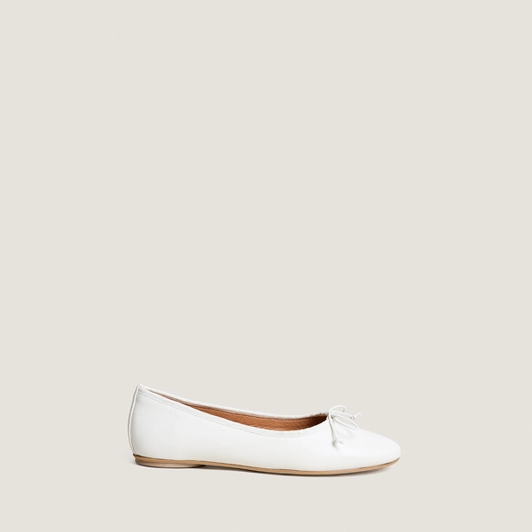 Ballerines à petits lacets en cuir écru | DALLETTE | Jonak