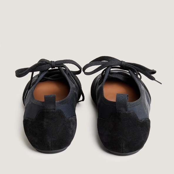 Ballerines à lacets en croûte noire et textile noir | DEMAIN | Jonak