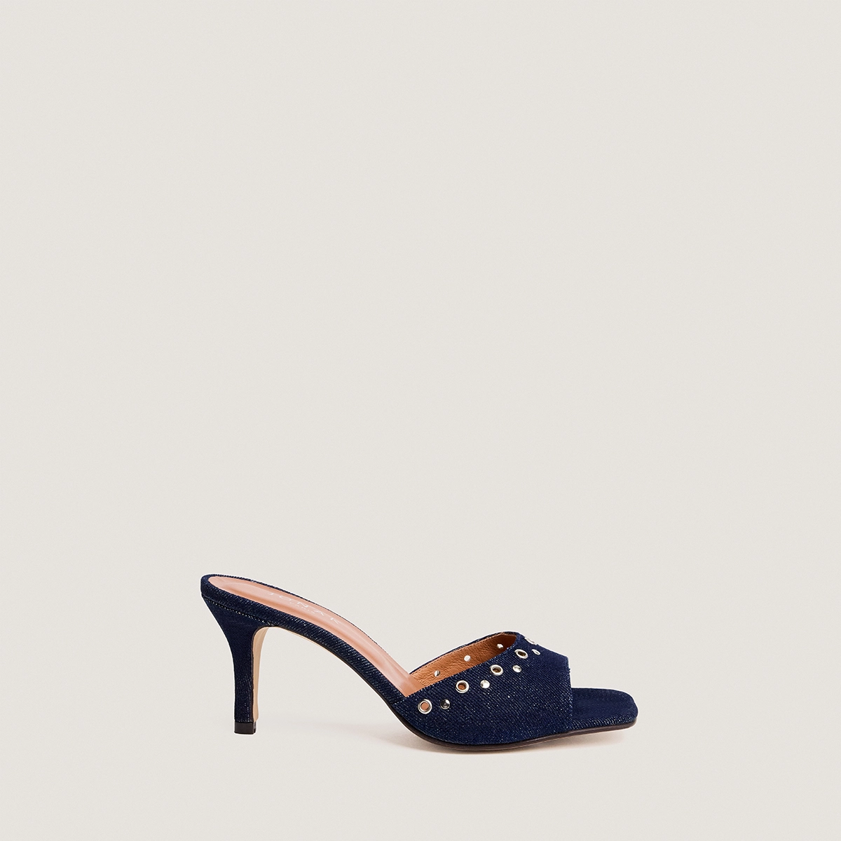 Mules &agrave; talons hauts et rivets en jeans bleu fonc&eacute; | VIVE | Jonak