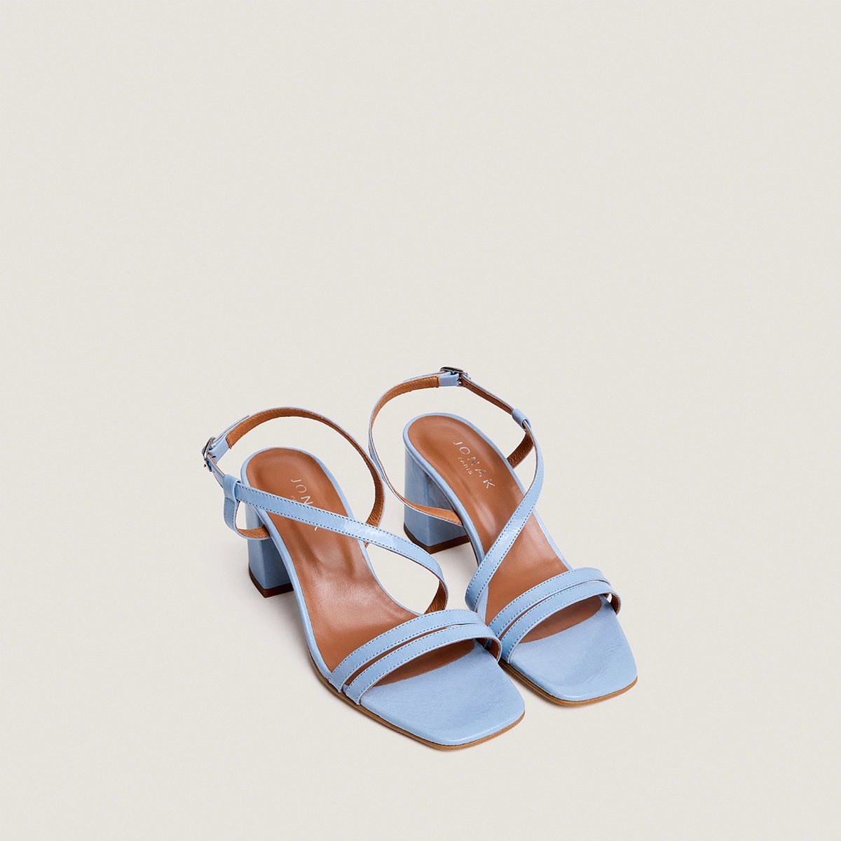 Sandales &agrave; talons et brides en vernis pliss&eacute; bleu ciel | VIMY | Jonak